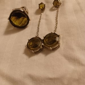 Women's ring and earrings set